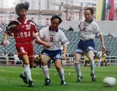 孙兴慜球迷,球衣挑衅引,热议,中彩网彩票开奖查询,开奖结果,互动预测平台,实时开奖,手机开奖查询