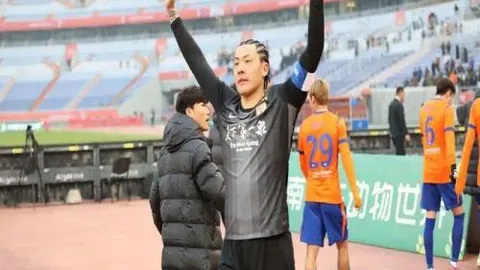 温布利见证英格兰后卫首次任意球破网，书写历史新篇章。